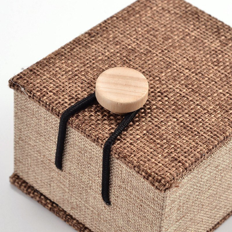 Drewniane pudełko na pierścionek