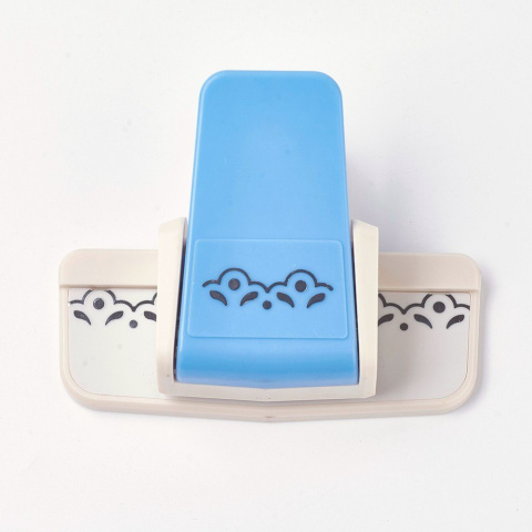 Dziurkacz ozdobny brzegowy, 12cm kolor biały