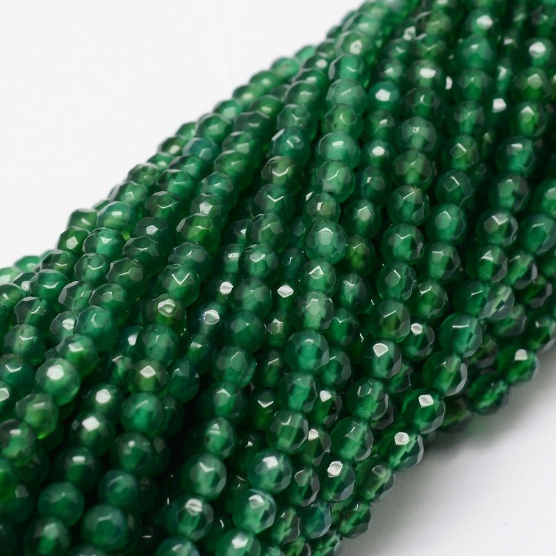 Jadeit, fasetowany, Kula 4mm, sznur (ok. 92szt.) Jadeit, fasetowany, Kula 4mm, sznur (ok. 92szt.)