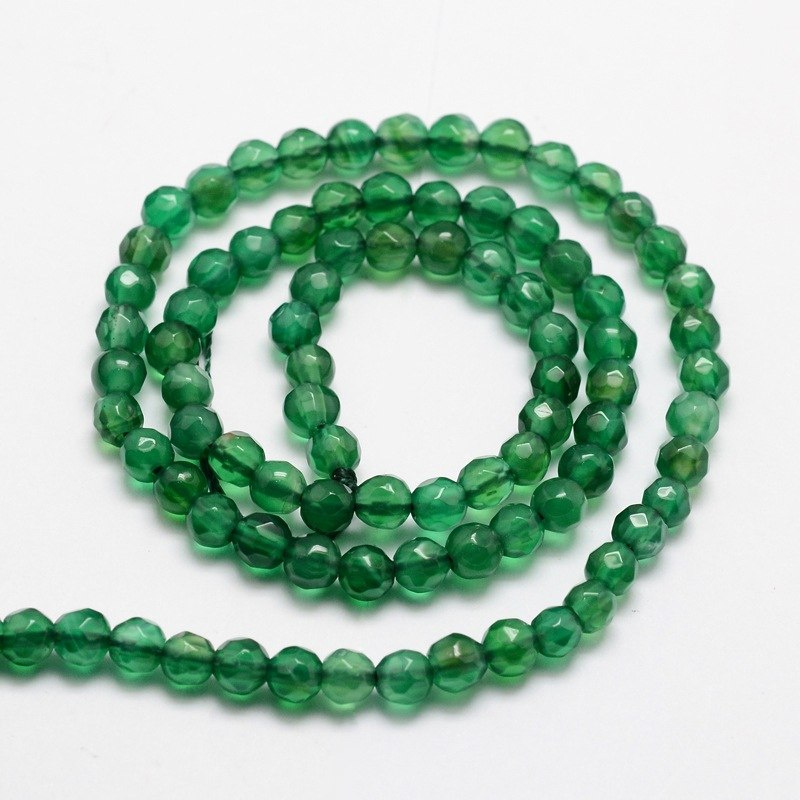 Jadeit, fasetowany, Kula 4mm, sznur (ok. 92szt.) Jadeit, fasetowany, Kula 4mm, sznur (ok. 92szt.)