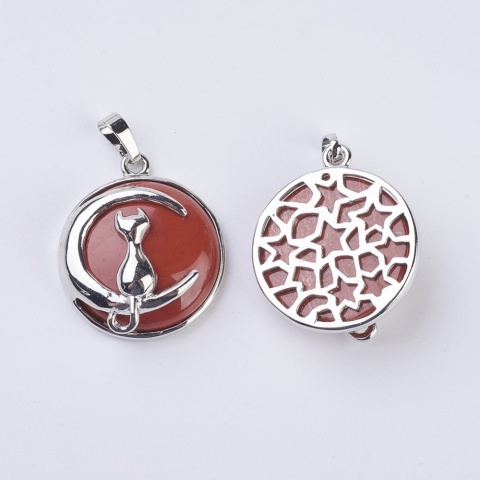 Zawieszka Kot na księżycu, naturalny czerwony jaspis i mosiądz, 32 x 27.5 x 10 mm