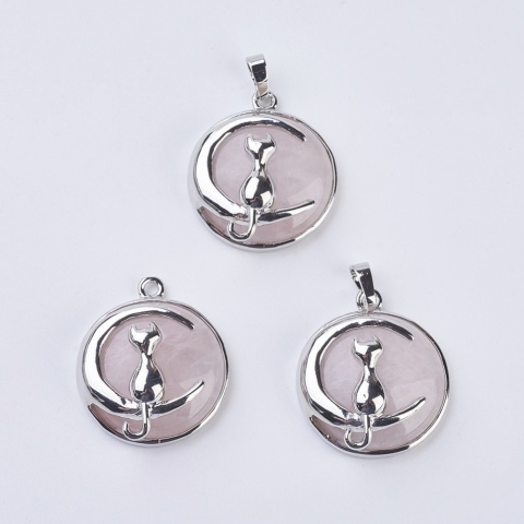 Zawieszka Kot na księżycu, naturalny Kwarc różowy i mosiądz, 32 x 27.5 x 10 mm