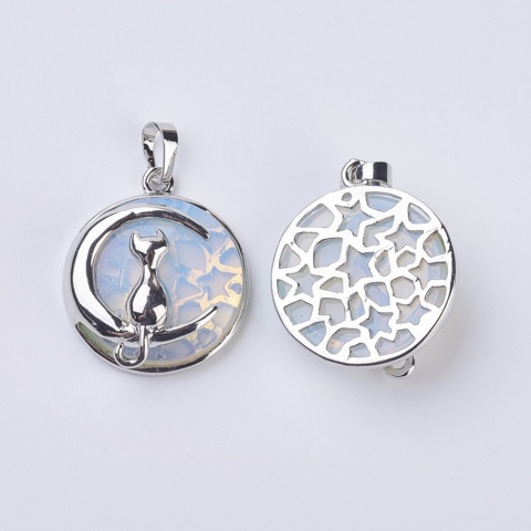 Zawieszka Kot na księżycu, opalit i mosiądz, 32 x 27.5 x 10 mm