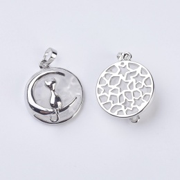 Zawieszka Kot na księżycu, naturalny kryształ górski i mosiądz, 32 x 27.5 x 10 mm