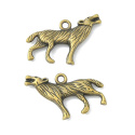Zawieszka wyjący wilk, antyczny brąz, 26x18mm Zawieszka wyjący wilk, antyczny brąz, 26x18mm