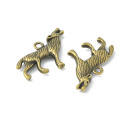 Zawieszka wyjący wilk, antyczny brąz, 26x18mm Zawieszka wyjący wilk, antyczny brąz, 26x18mm